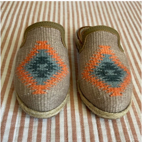 Born Women’s Southwest Style Mule, size 6 - Picture 1 of 5